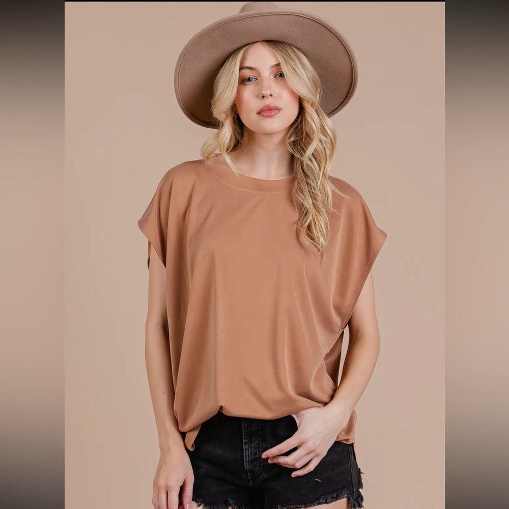 ⭐️⭐️ Tan Short Sleeve Tee